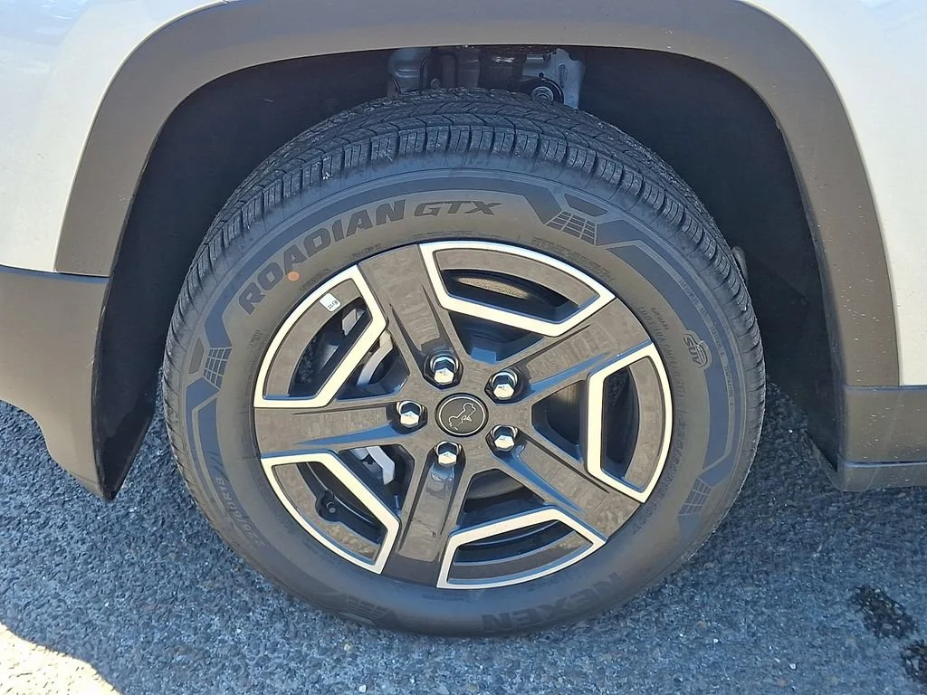 New 2026 Silver Zynith Clearcoat Jeep Laredo image 19