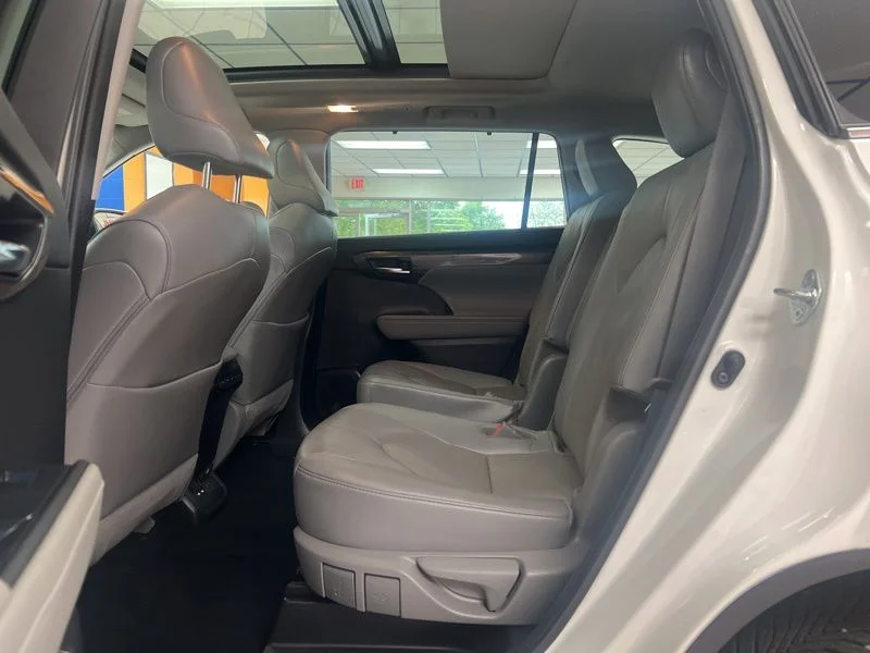 Used 2021 White Toyota Platinum image 17