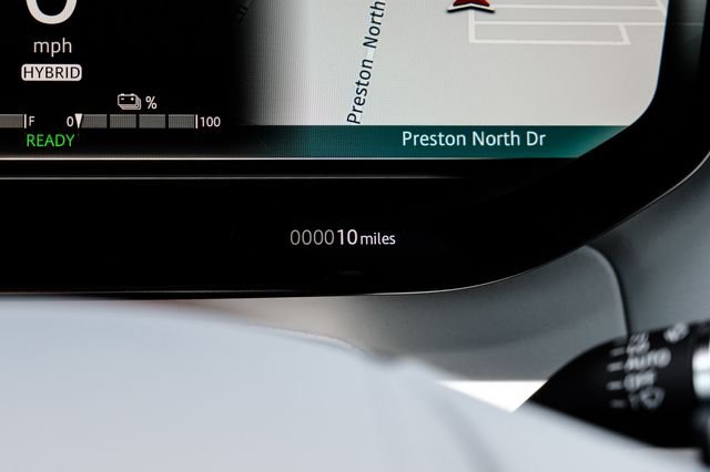 New 2026 White Land Rover Dynamic SE image 27