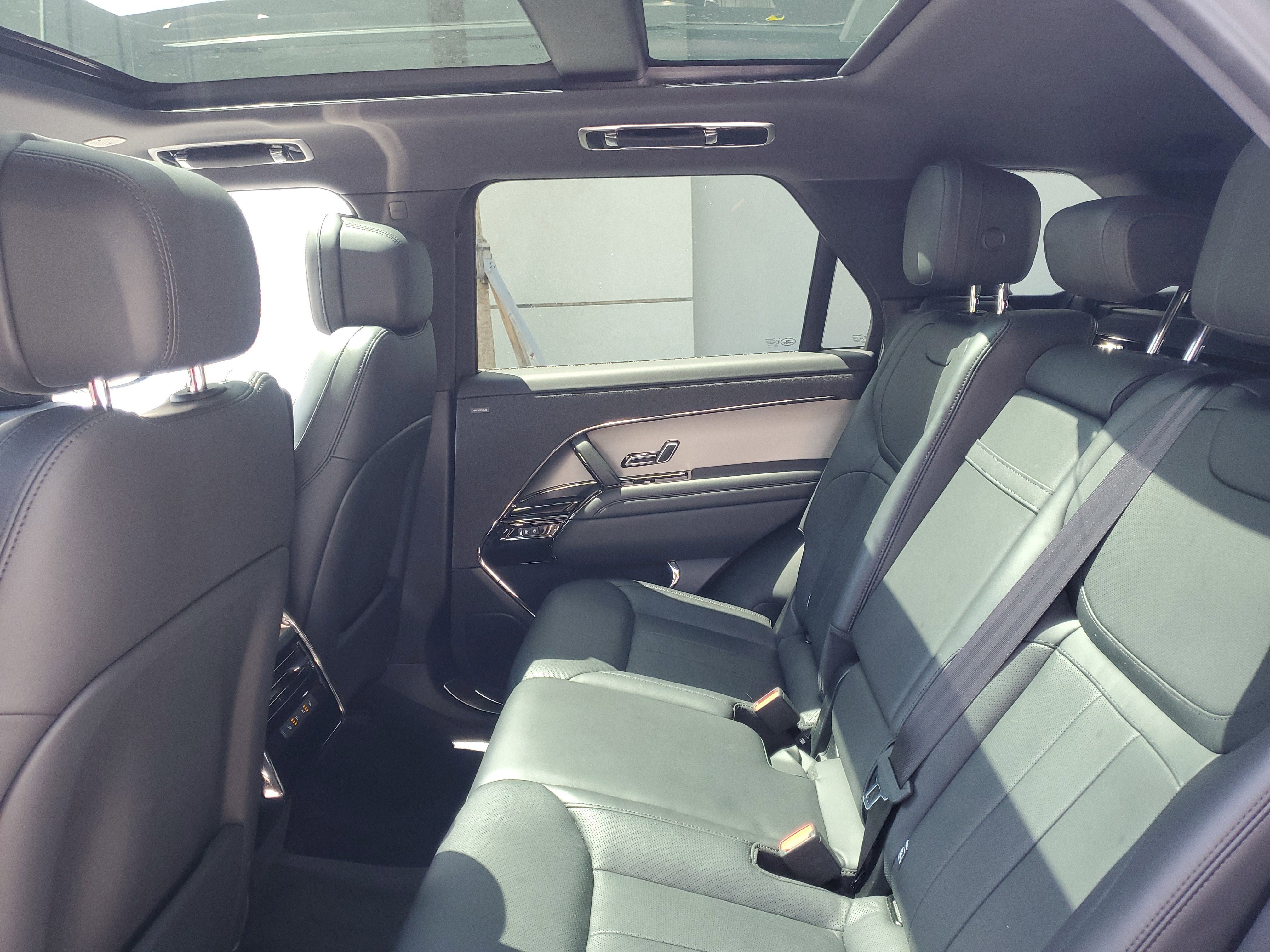 Used 2025 Santorini Black Metallic Land Rover SE image 11