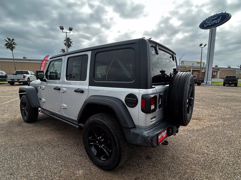 Used 2023 Silver Jeep Sport image 5