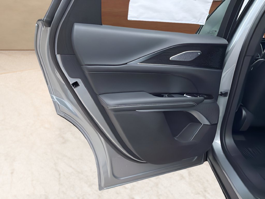 2027 Cadillac LYRIQ Signature Sport - Photo 17