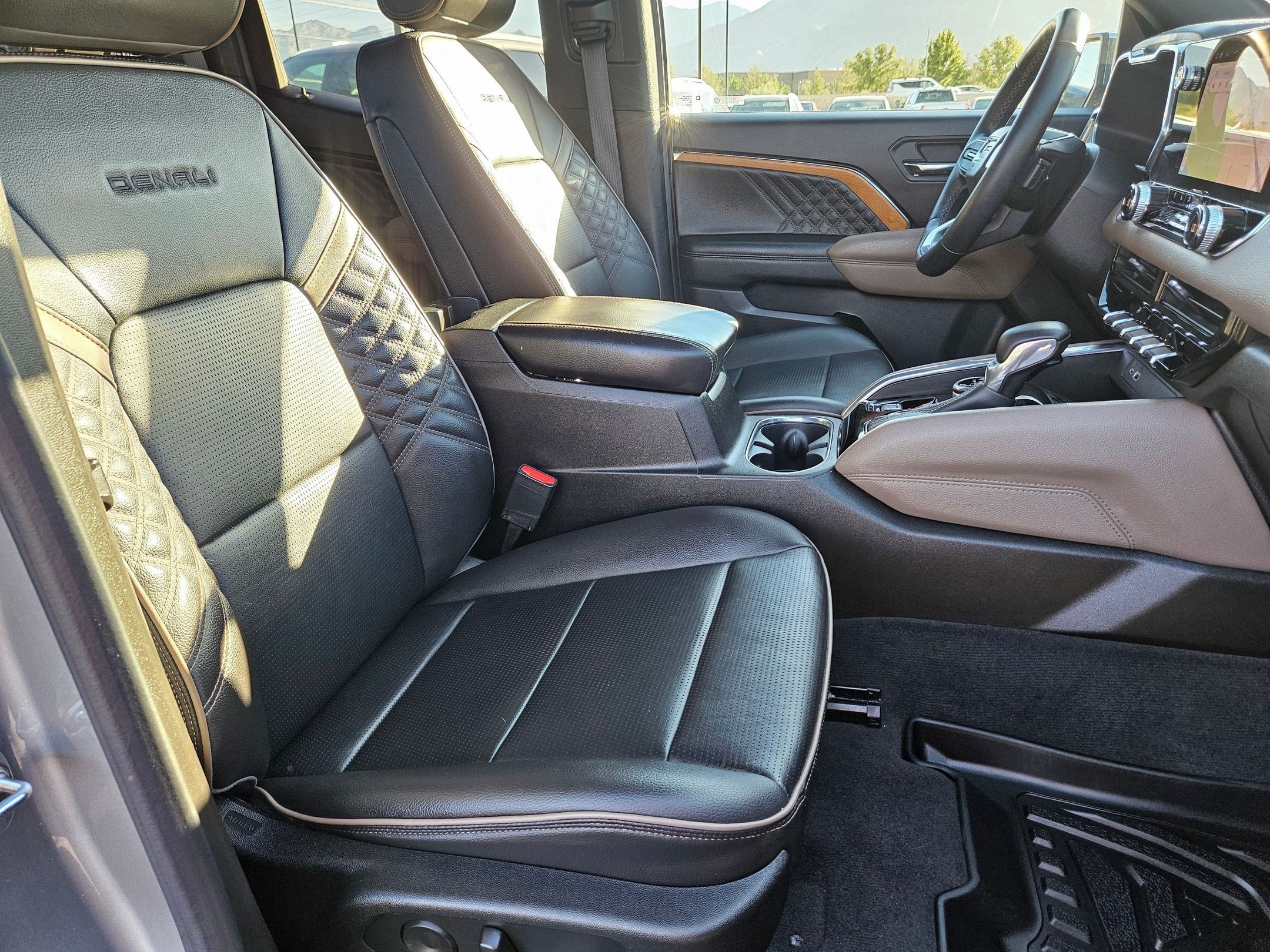 Used 2023 Gray GMC 4WD Denali image 31