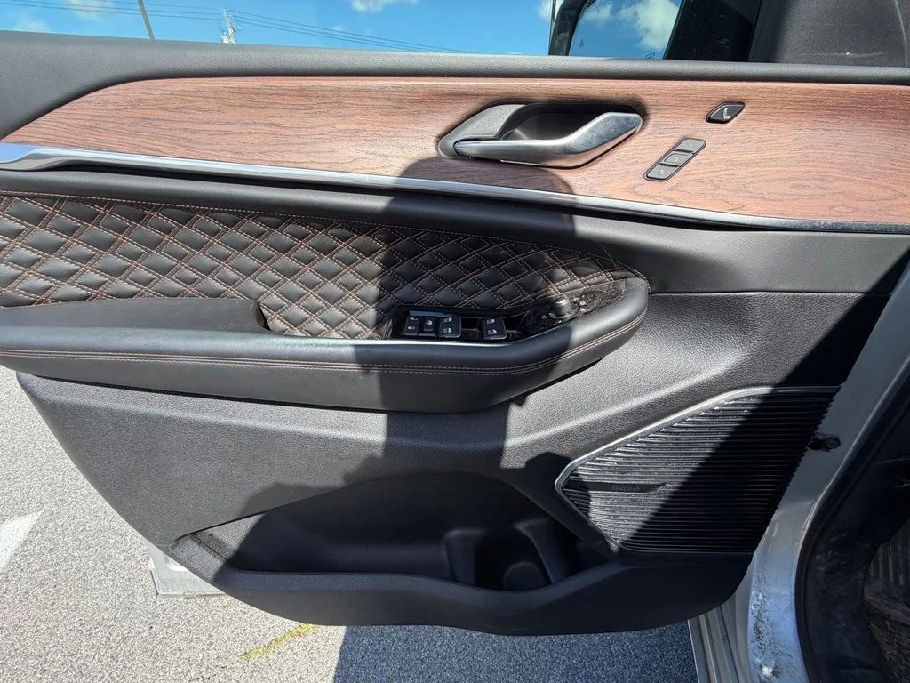 Used 2022 Silver Jeep Summit 4xe image 12