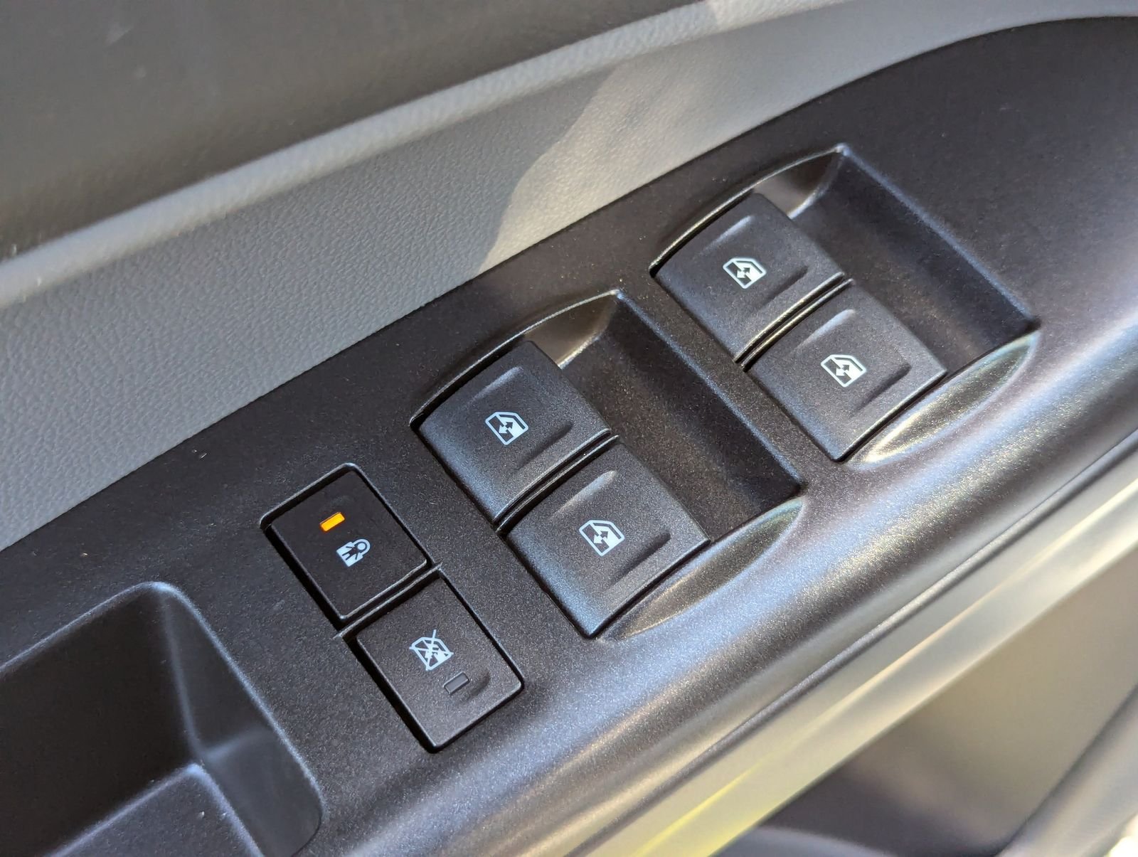 Used 2020 Summit White GMC Base image 22