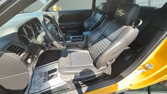 Used 2010 Yellow Dodge R/T image 9