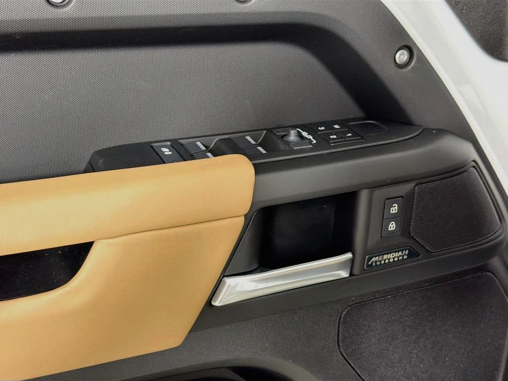 New 2026 Fuji White Land Rover X-Dynamic SE image 18