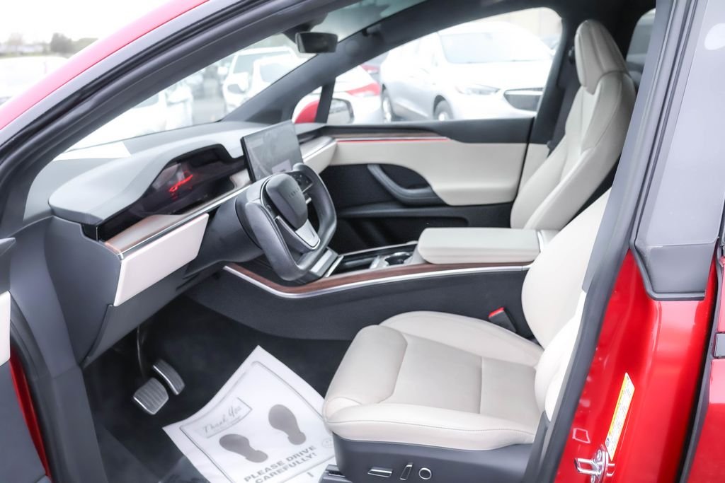 Used 2024  Tesla Base image 4