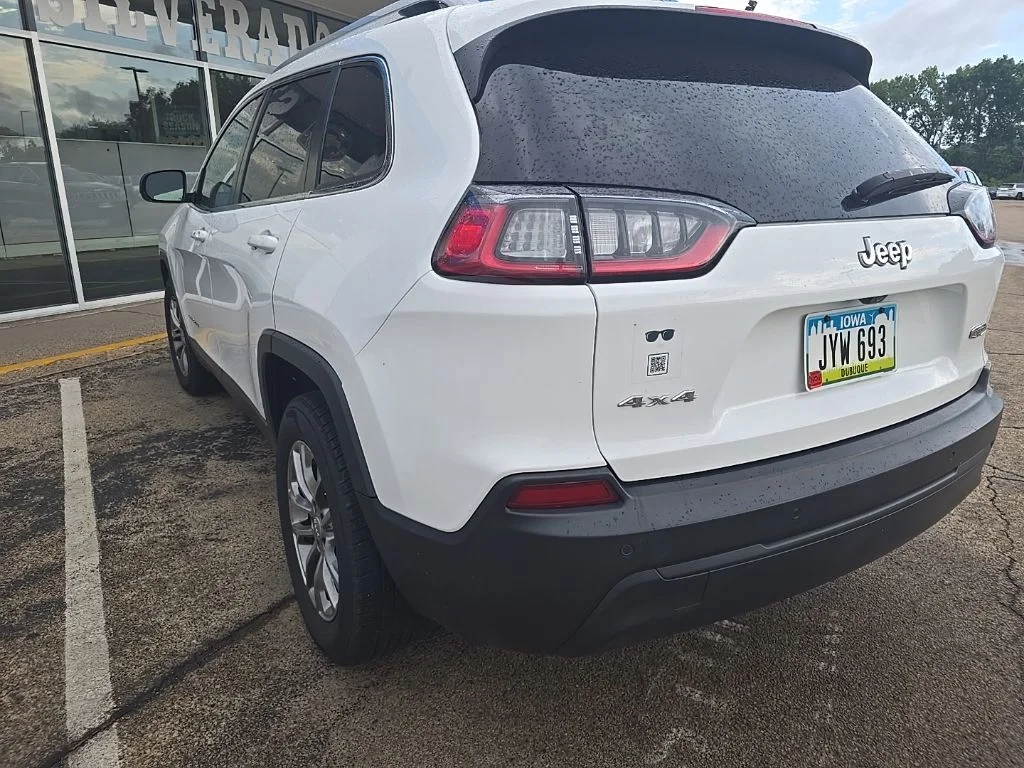 Certified Used 2020 White Jeep Latitude Plus image 6