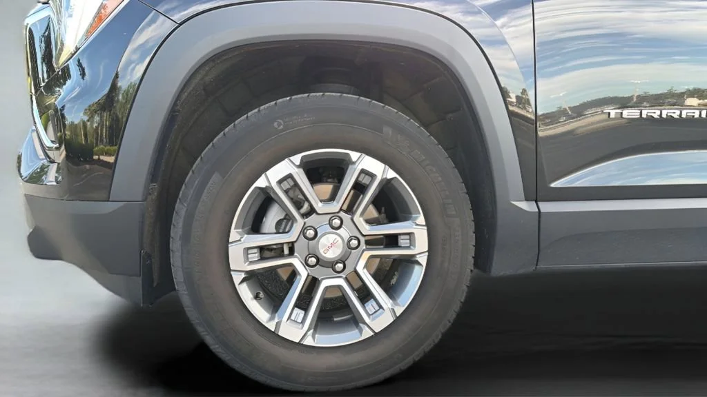 Used 2025 Ebony Twilight Metallic GMC Elevation image 35