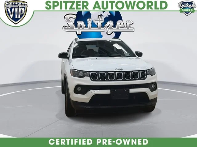 Used 2024 White Jeep Latitude image 4