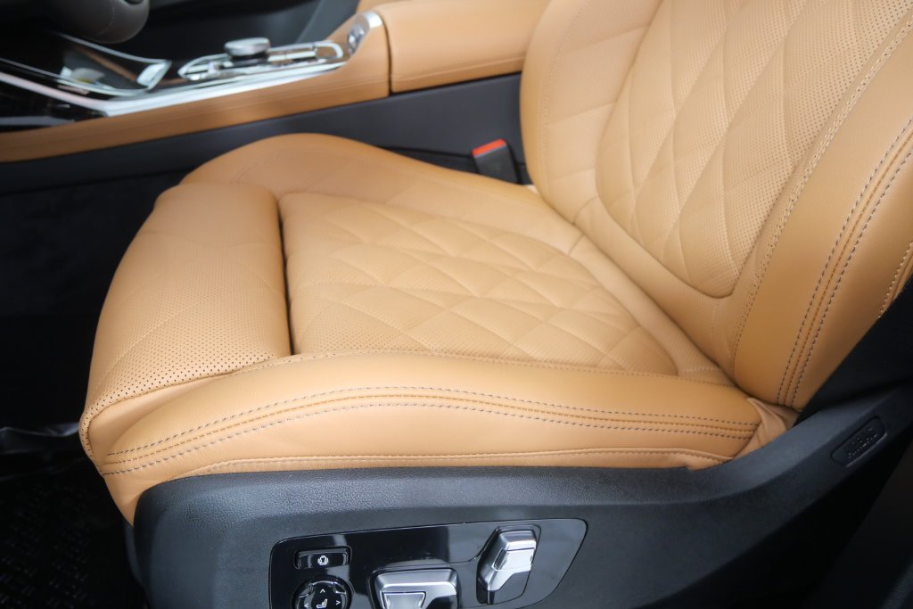 New 2027 Mineral White Metallic BMW xDrive40i image 11