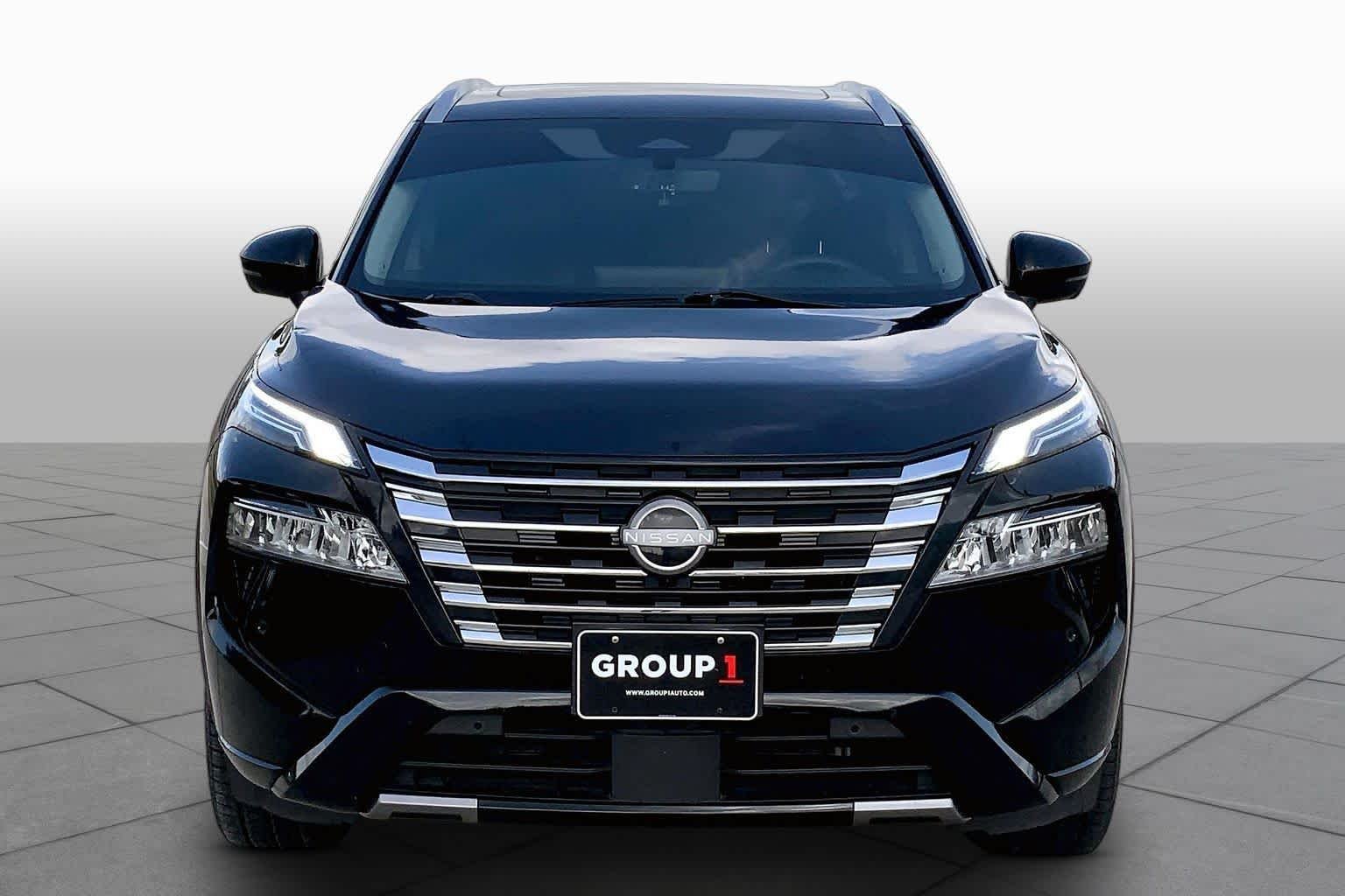 Used 2024 Super Black Nissan Platinum image 4