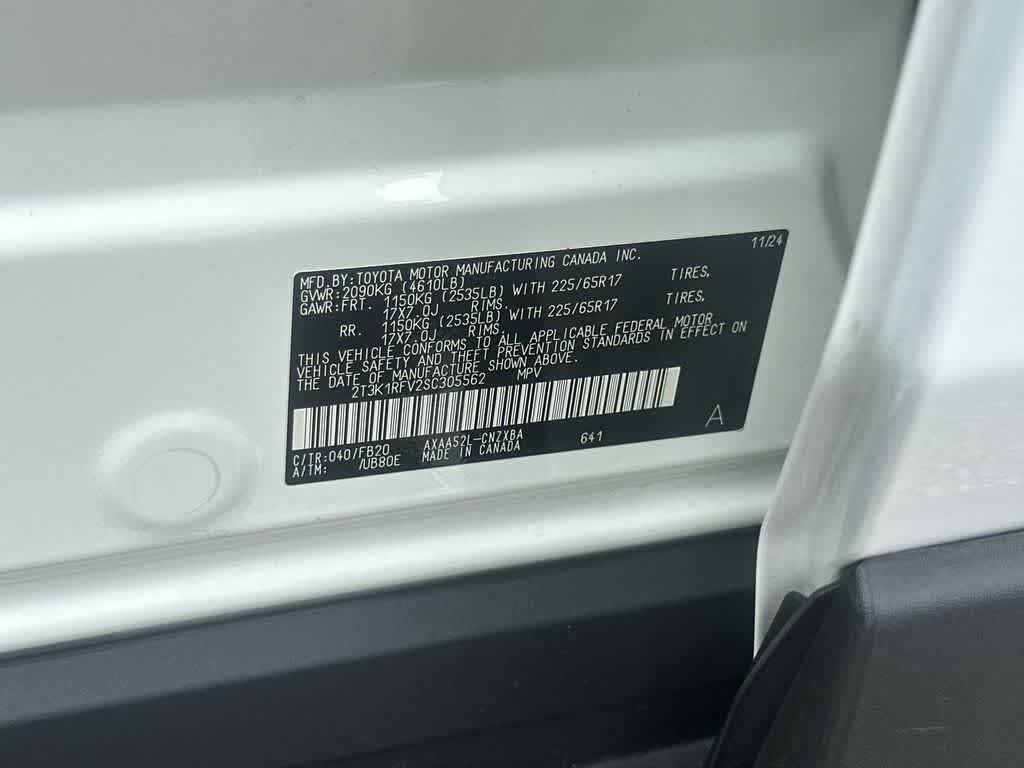 Used 2025 Ice Cap Toyota LE image 18