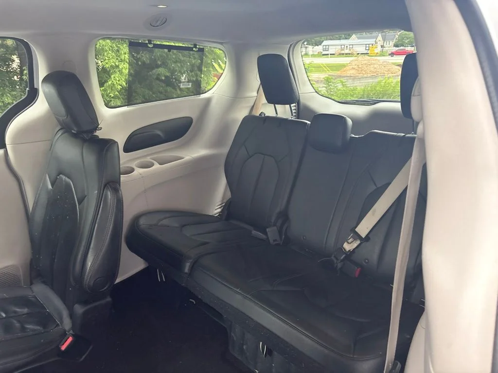 Used 2018 White Chrysler Touring L image 13