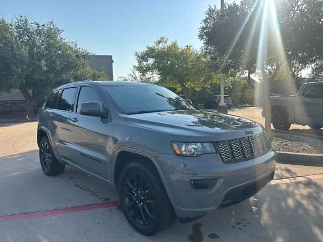 Used 2020 Gray Jeep Altitude image 3