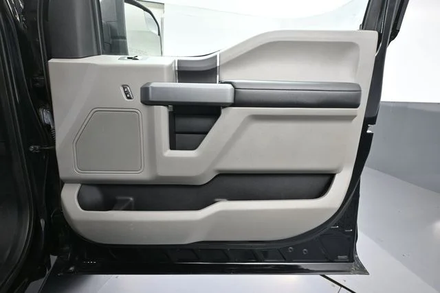 Used 2018 Black Ford XLT image 34