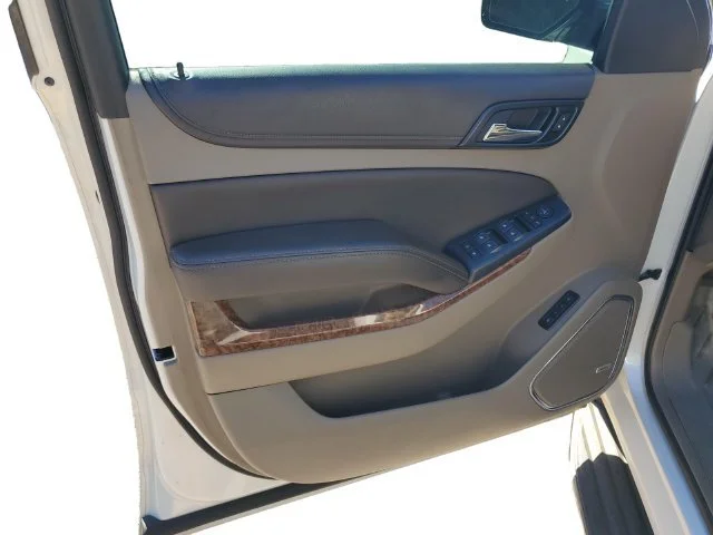 Used 2018 IRIDESCENT PEARL TRICOAT Chevrolet Premier image 13