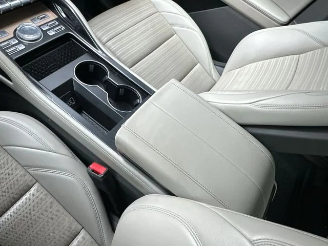 Used 2024 White Lincoln Reserve image 20