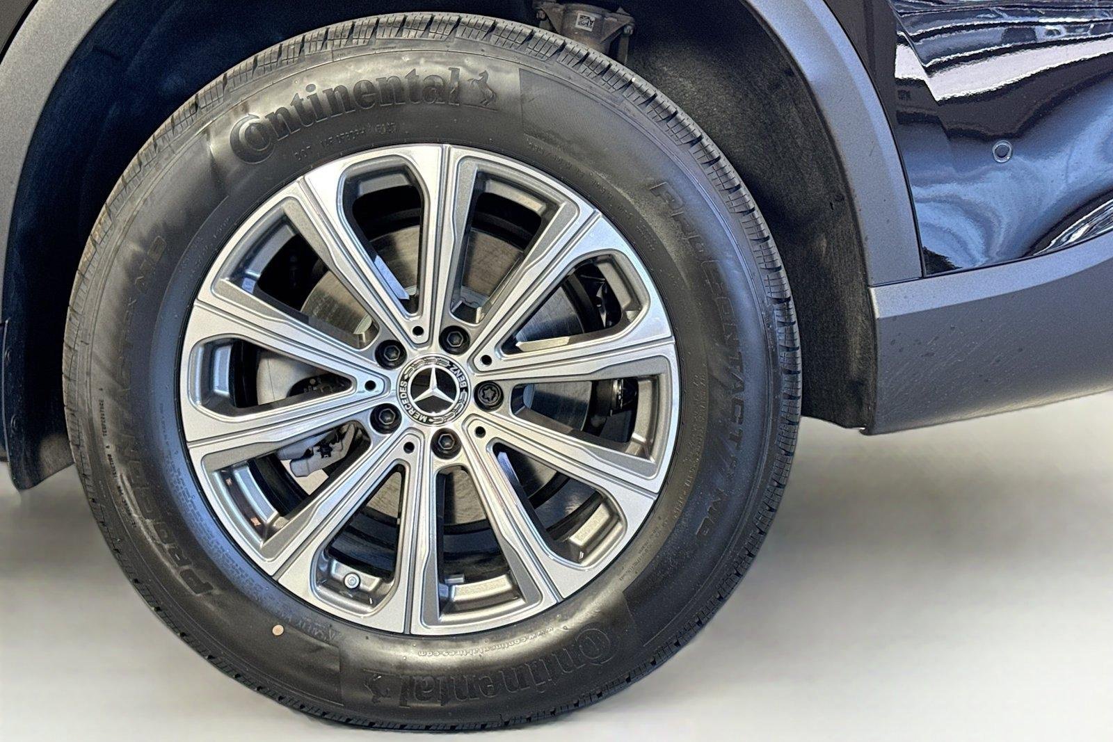 New 2026 Black Mercedes-Benz GLC 300 image 29