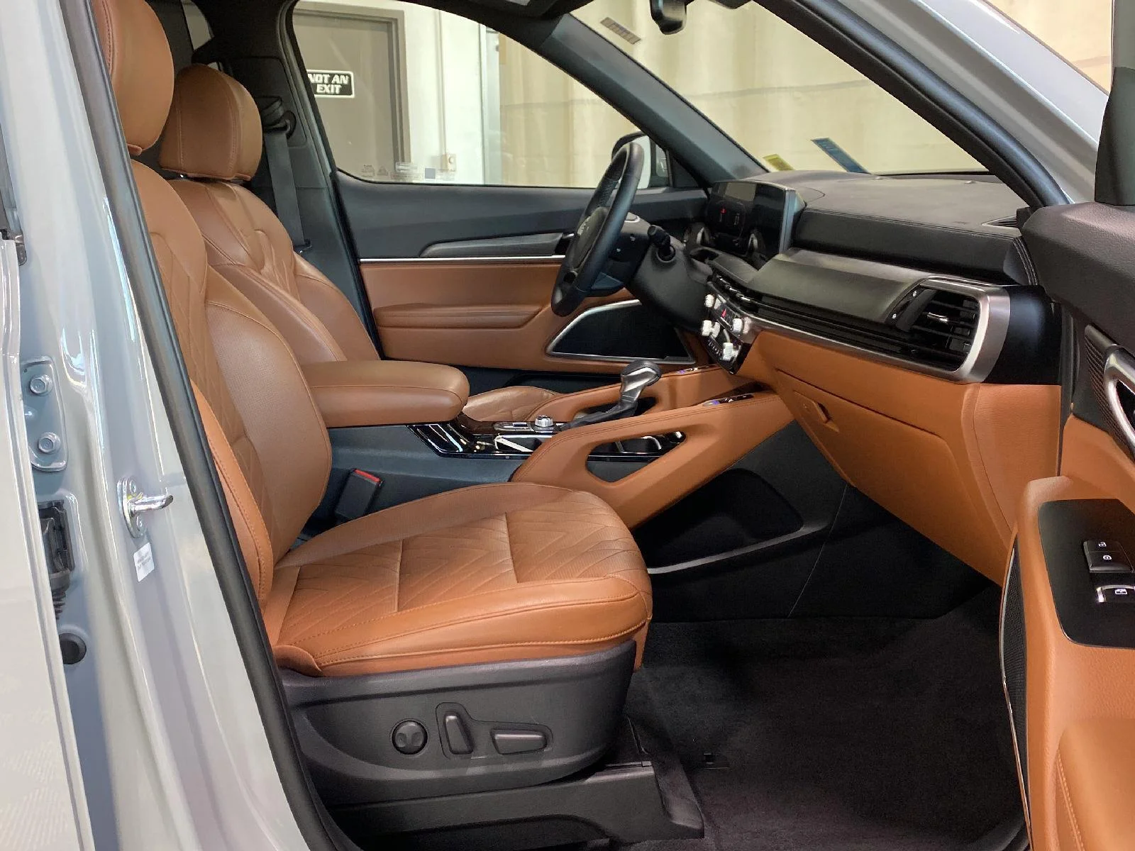 Used 2025 Wolf Gray Kia EX X-Line image 11