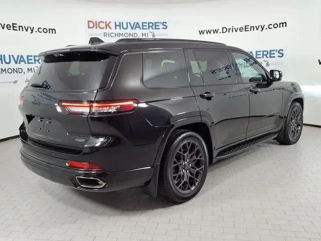 Used 2024 Black Jeep Summit image 4
