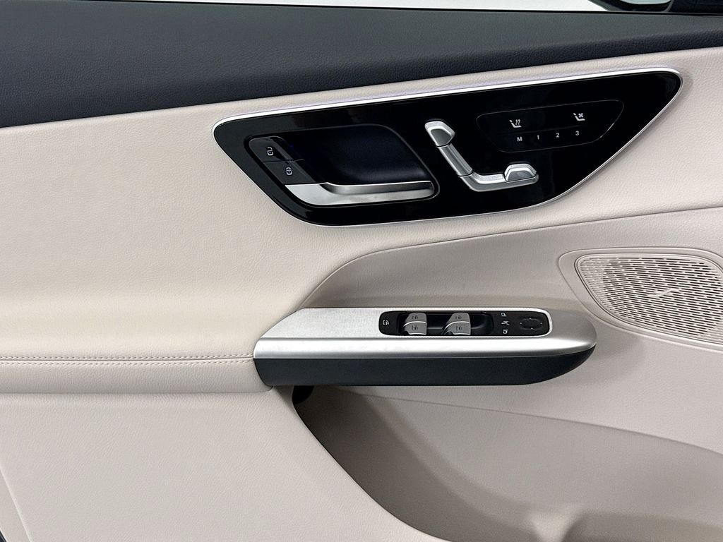 New 2026 Obsidian Black Metallic Mercedes-Benz GLC 300 image 21