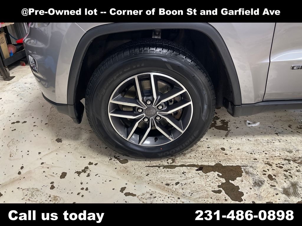 Used 2021 Silver Jeep Limited image 11