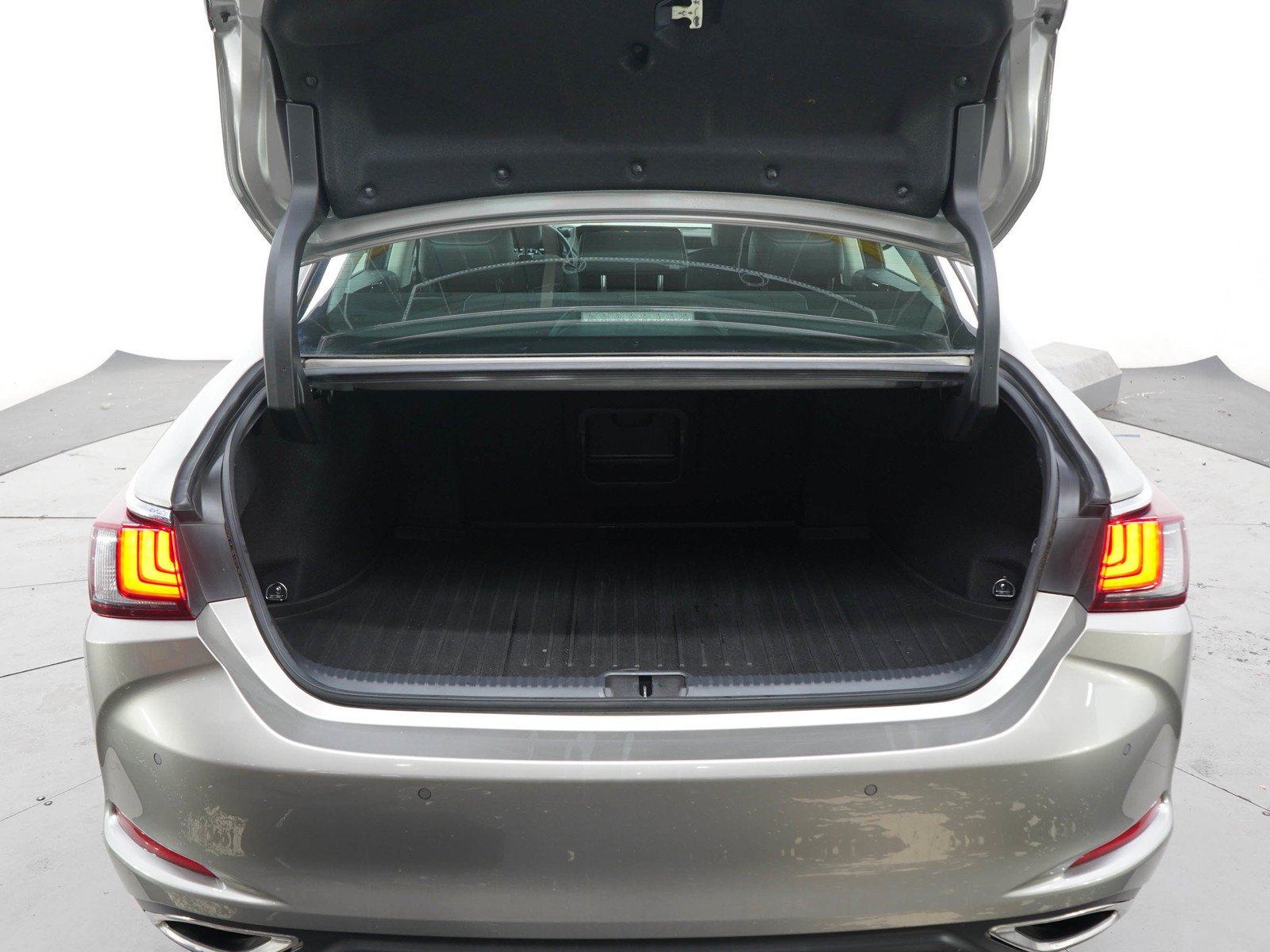 Used 2021  Lexus ES 350 image 16