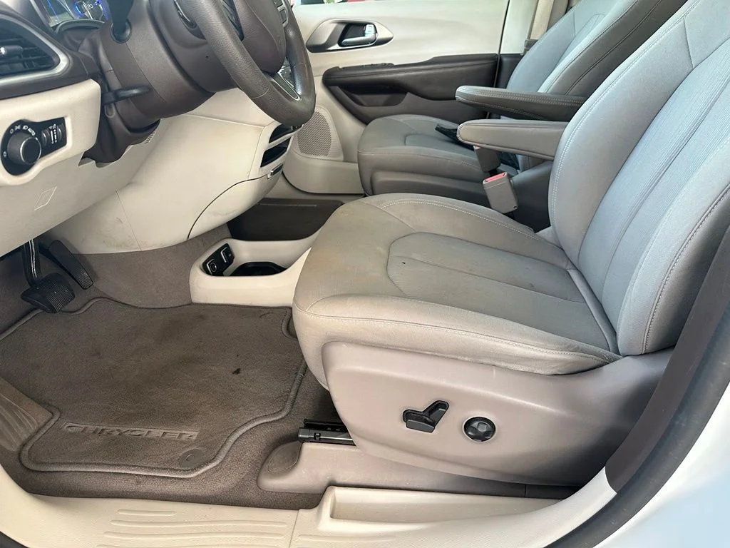 Used 2017 White Chrysler Touring image 14