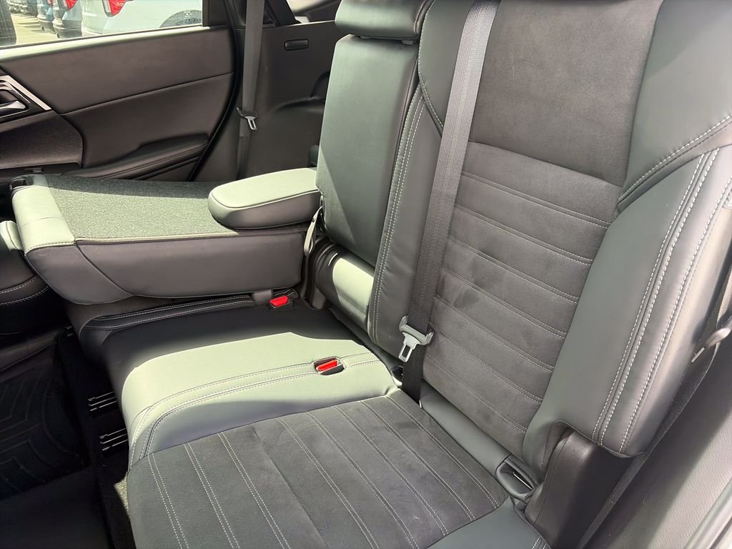 Used 2022  Mitsubishi Black Edition image 29