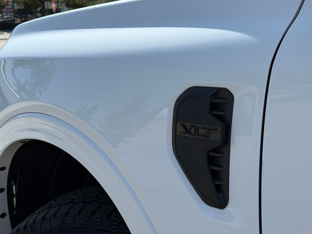 New 2026 Oxford White Ford XLT image 14