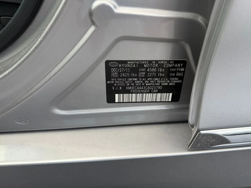 Used 2012 Hyper Silver Metallic Hyundai Base image 25