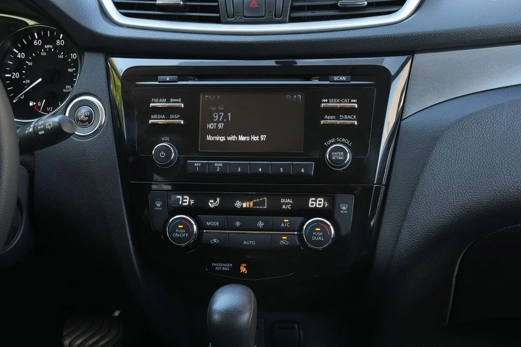 Used 2014 Black Nissan SV image 17