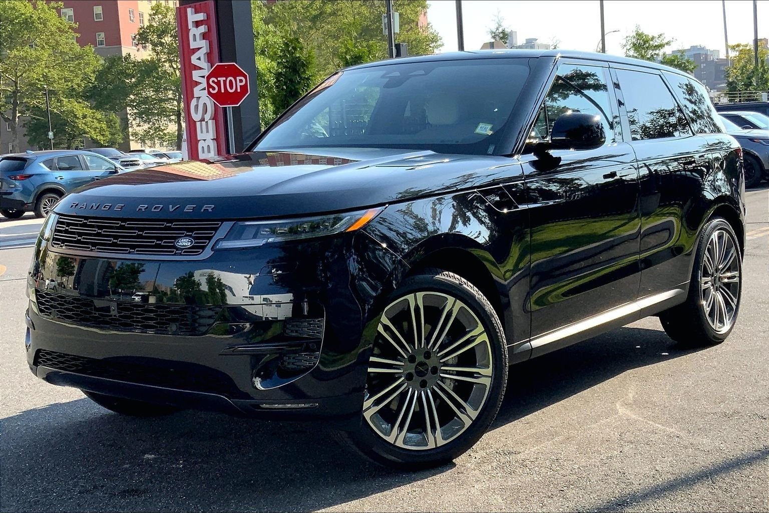 New 2026 Santorini Black Land Rover SE image 1