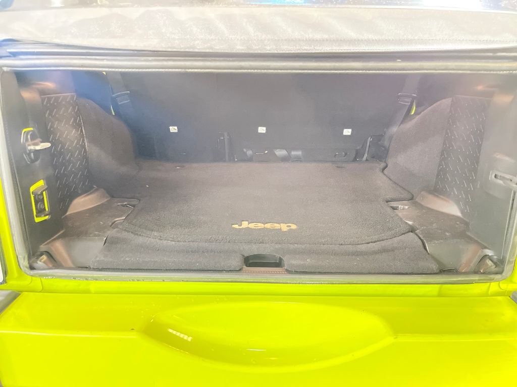 Used 2017 Green Jeep Unlimited Sahara image 28
