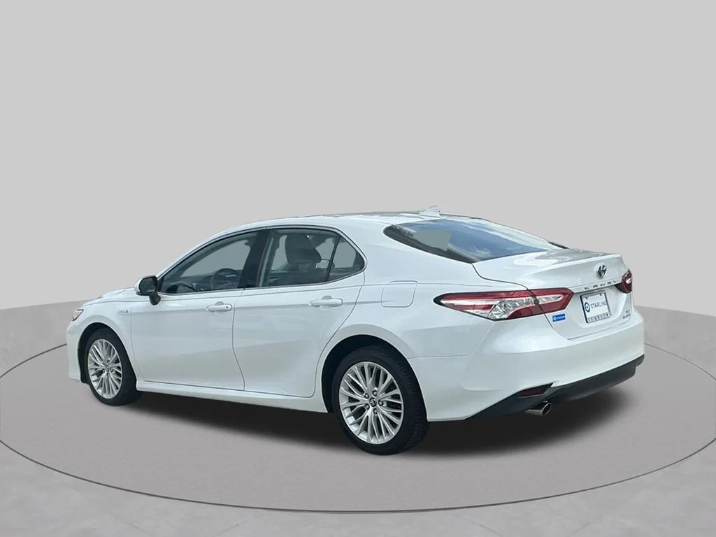 Used 2020 Beige Toyota XLE image 5
