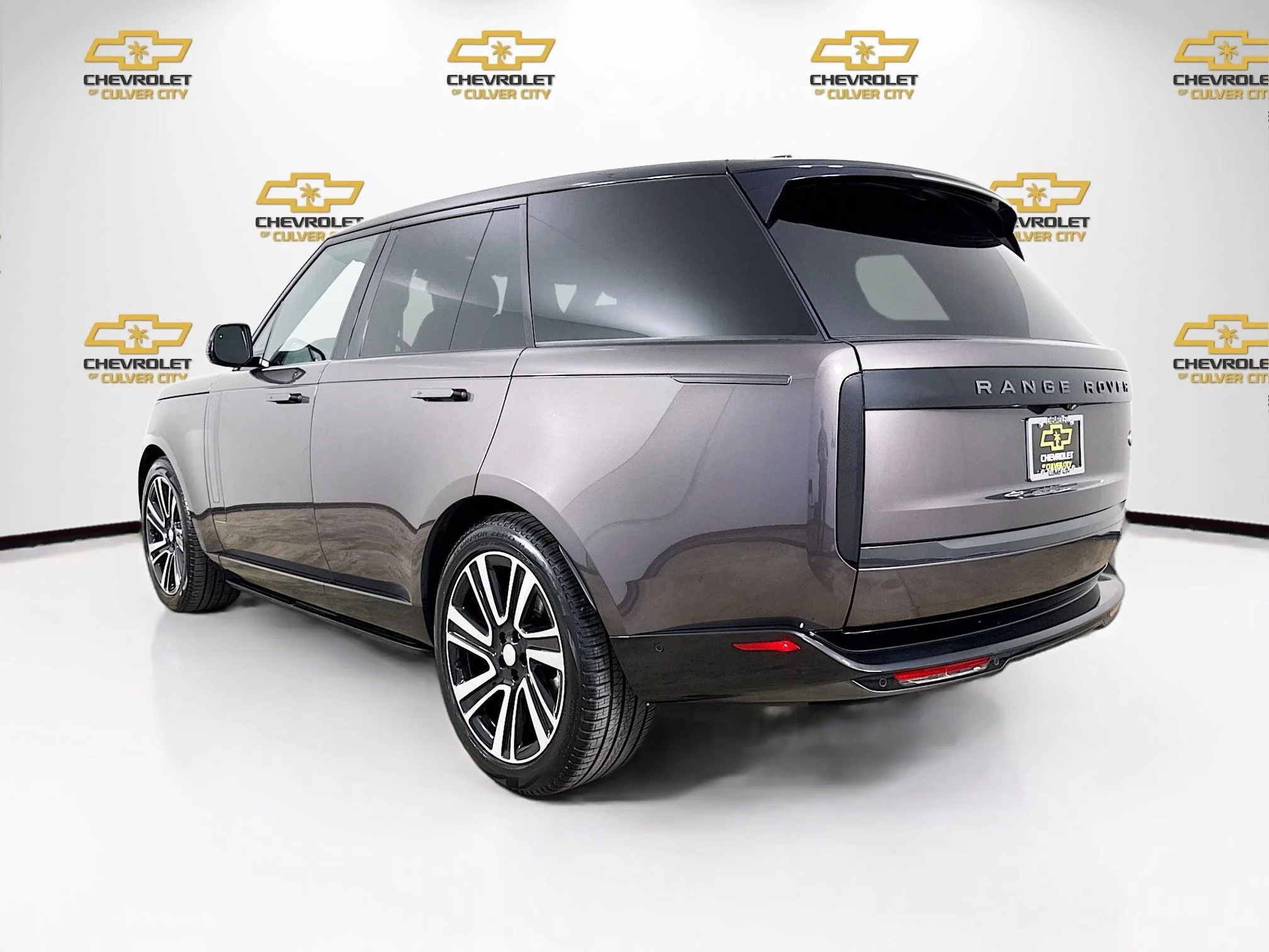 Used 2023 Gray Land Rover SE image 6
