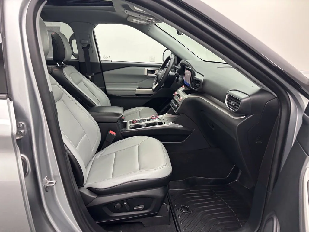 Used 2021 Silver Ford XLT image 34