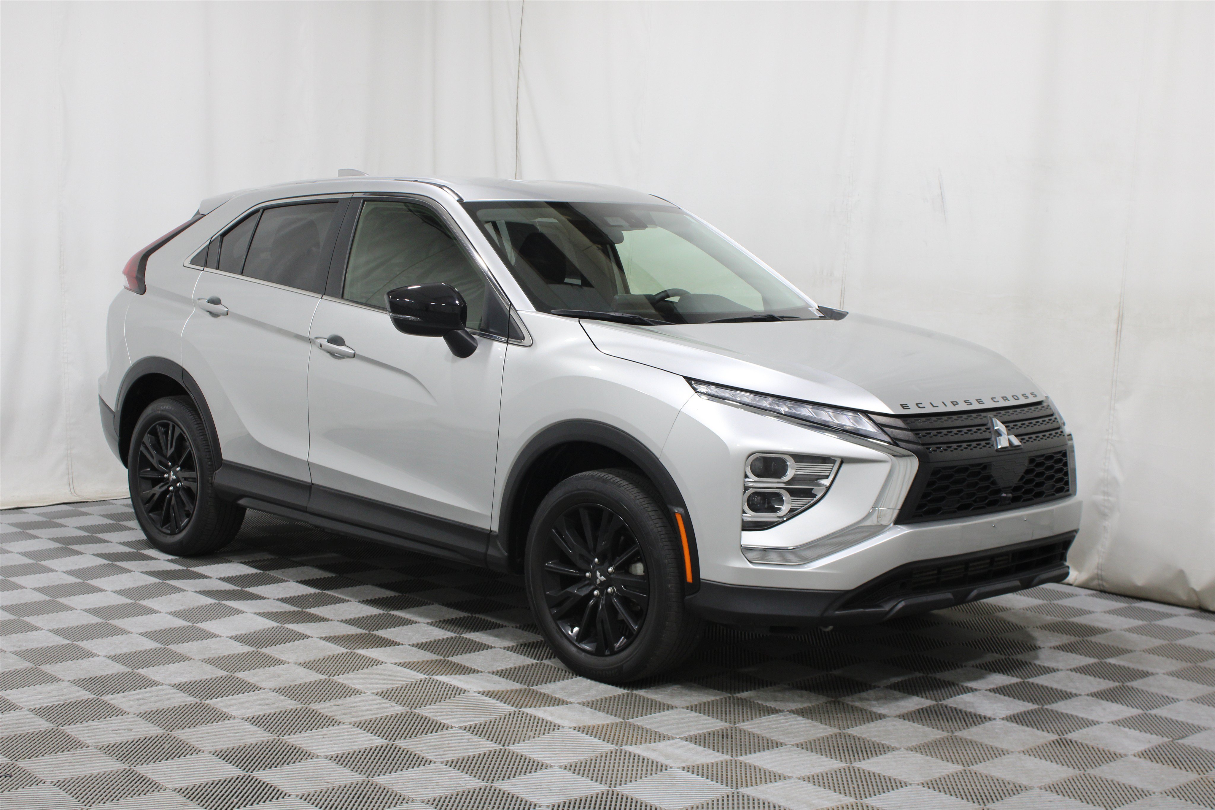 Used 2024 Alloy Silver Metallic Mitsubishi LE image 1