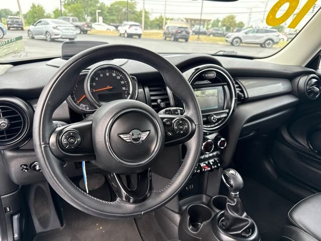 Used 2018 Blue MINI Base image 10