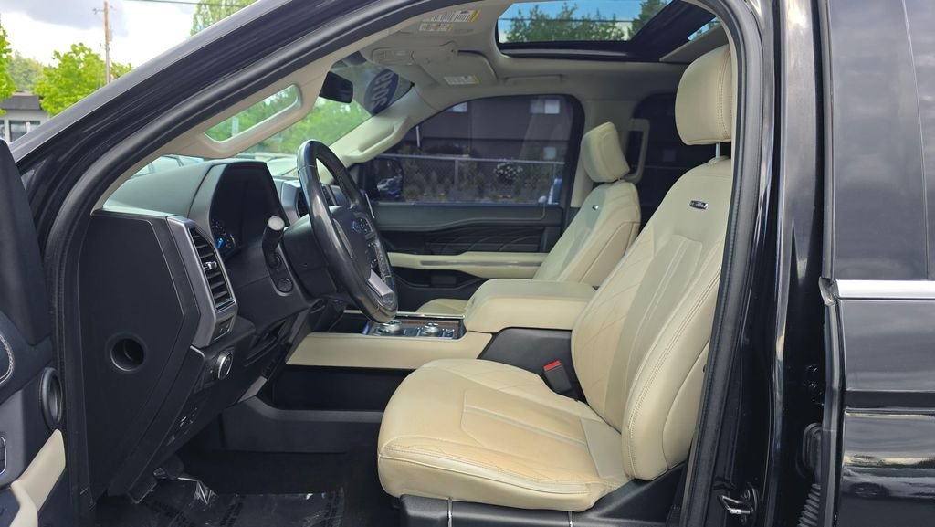 Used 2019 Black Metallic Ford Platinum image 21