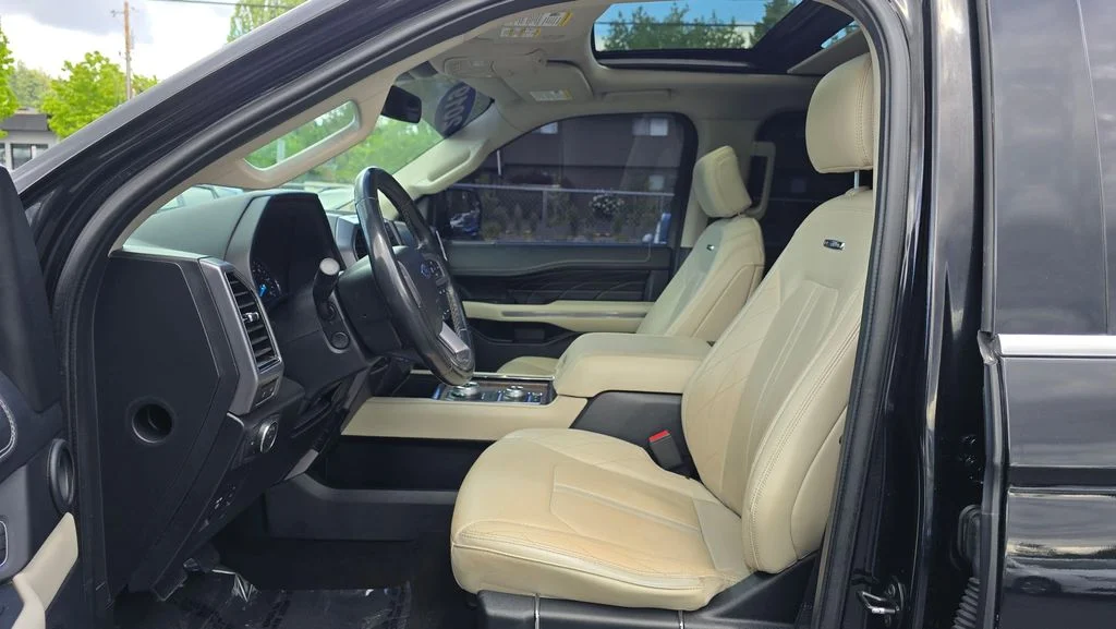 Used 2019 Black Metallic Ford Platinum image 21