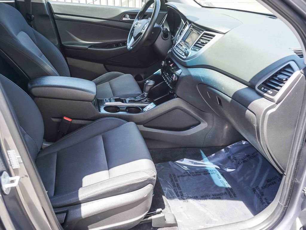 Used 2017 Gray Hyundai Value image 12