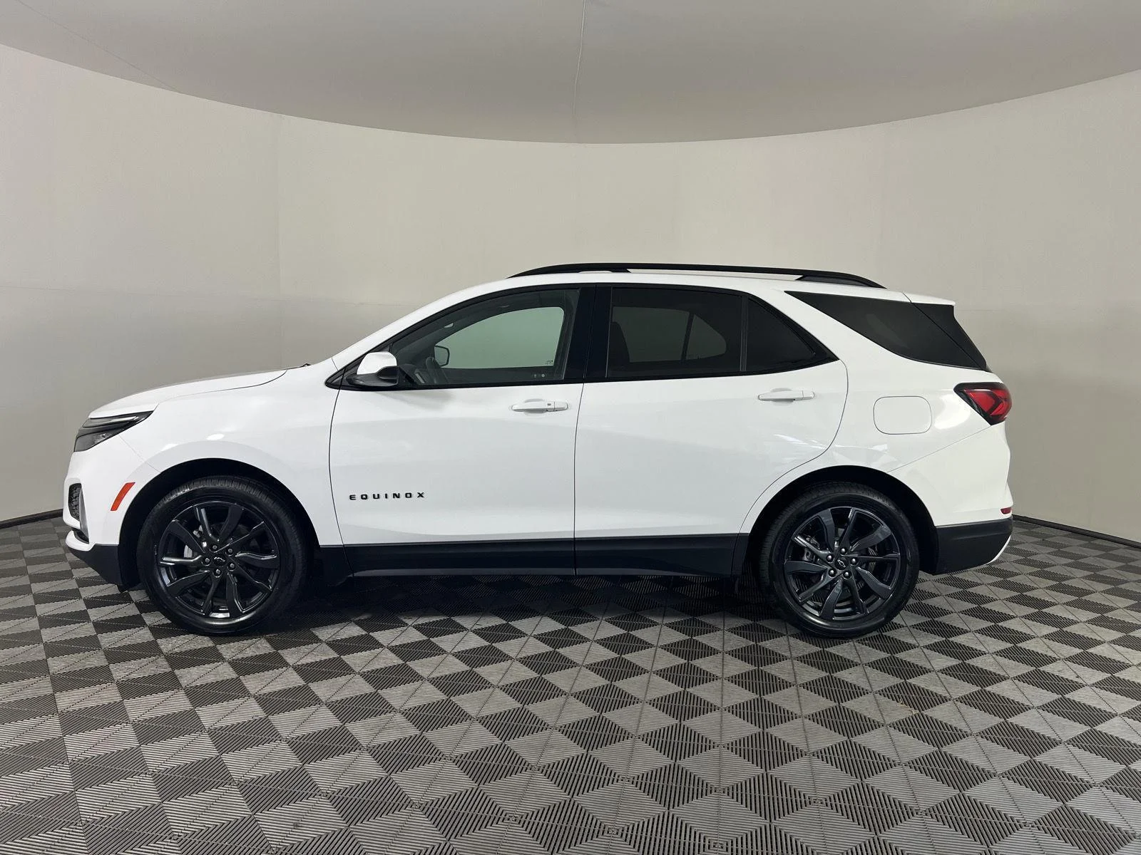 Used 2024 Summit White Chevrolet RS image 29