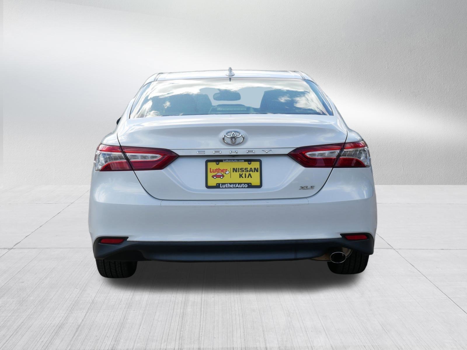 Used 2019 Wind Chill Pearl Toyota XLE image 6