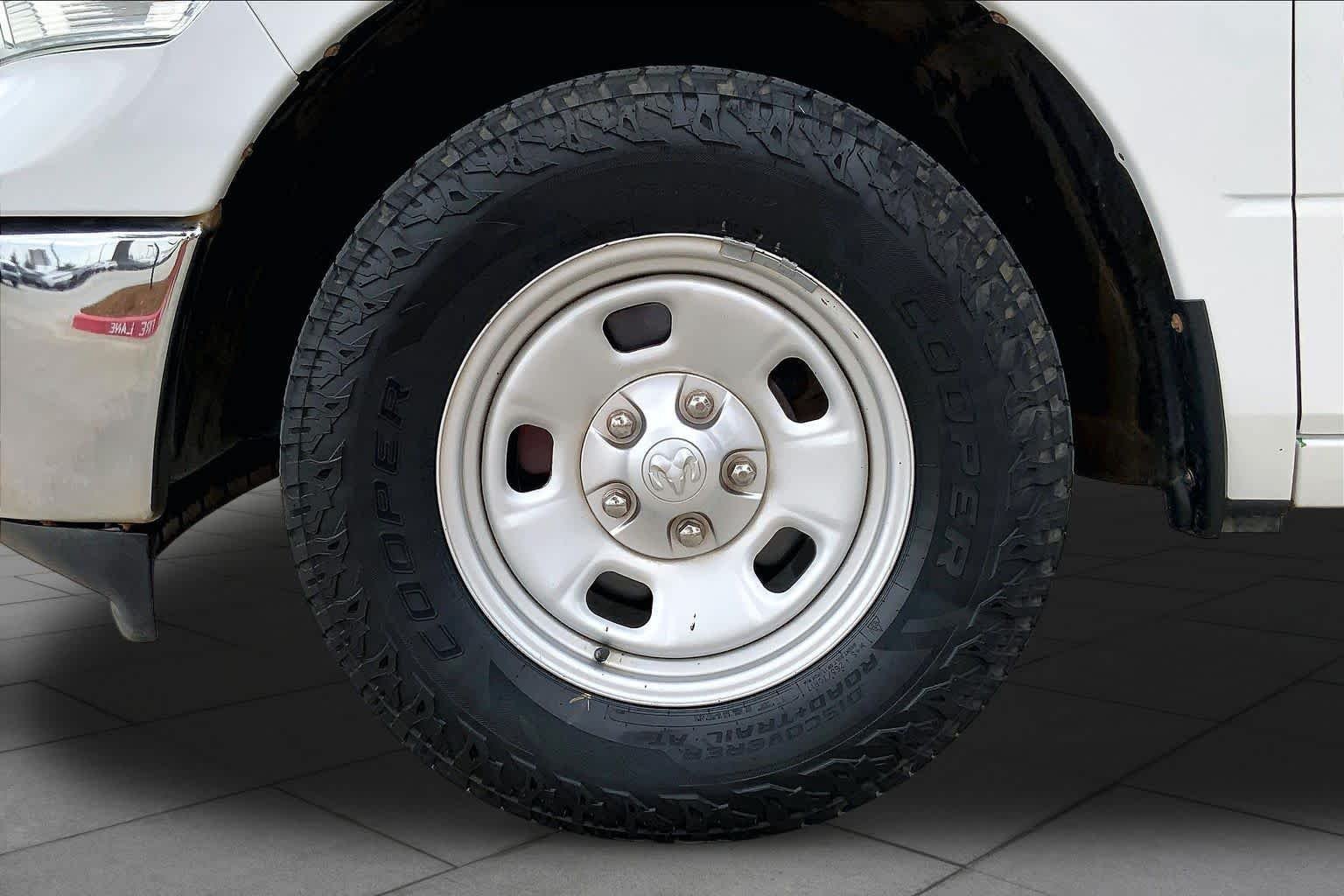 Used 2016 Bright White Clearcoat Ram Tradesman image 10