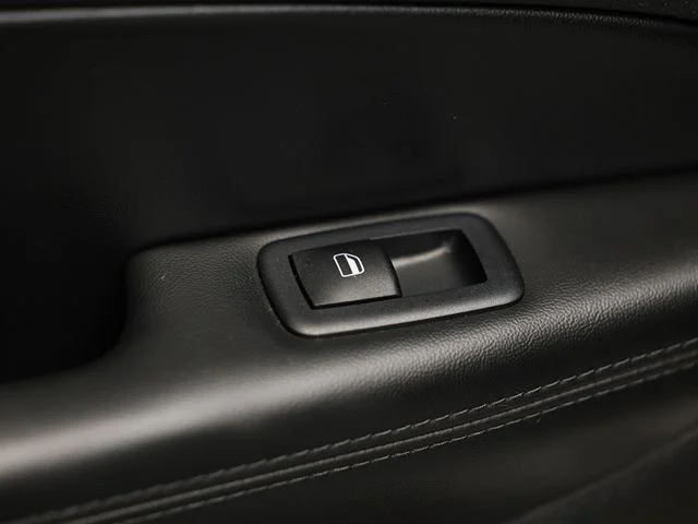 Used 2019 Bright White Clearcoat Jeep Limited image 24