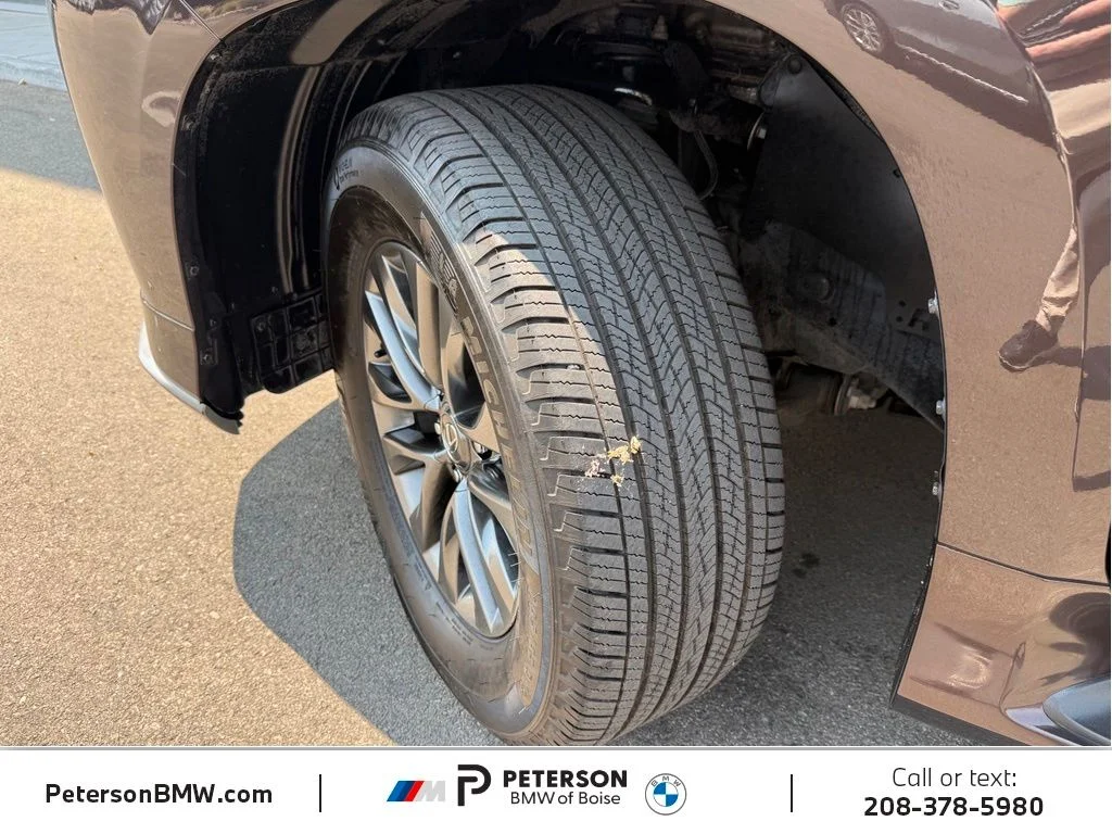 Used 2017 Red Lexus 460 image 37