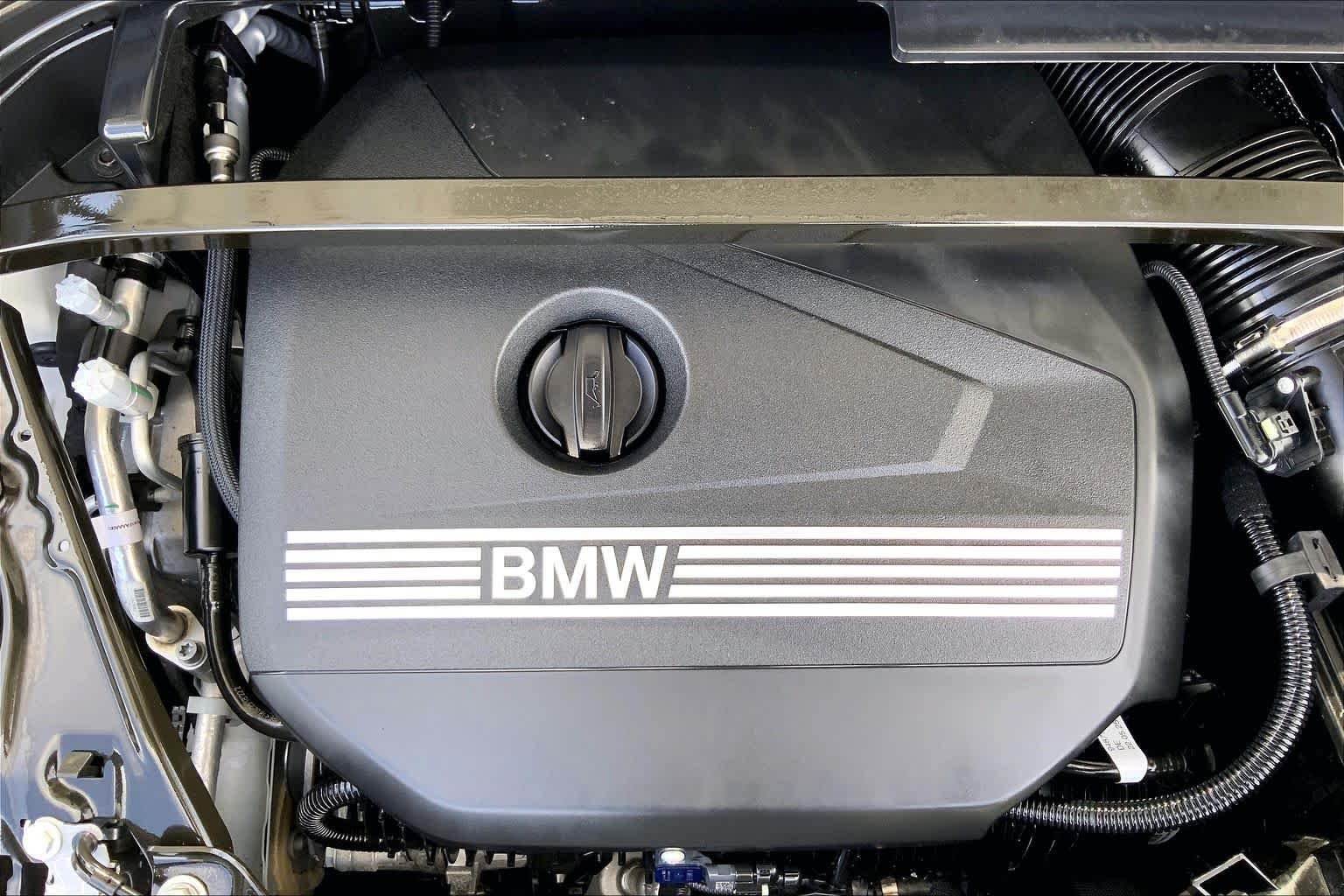 Used 2026 Mineral White Metallic BMW xDrive28i image 32